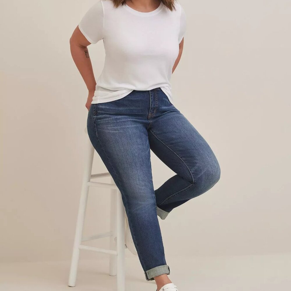Torrid Boyfriend Jeans – Flaw - Medium Wash Stretch Denim Cropped Plus Size 18